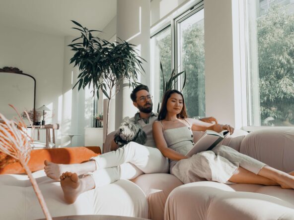 5 Key Tips for First-Time Apartment Renters-couple relaxing living room